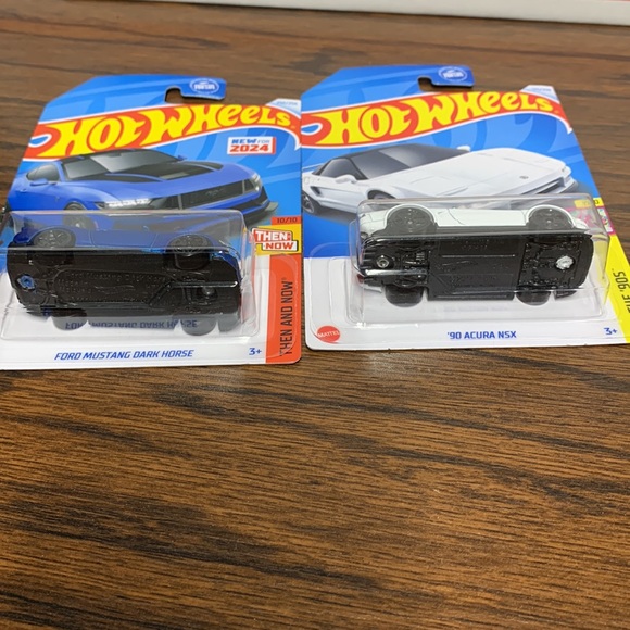 Hot Wheels 90 Acura NSX -Ford Mustang Dark Horse 2car lot - Picture 5 of 6
